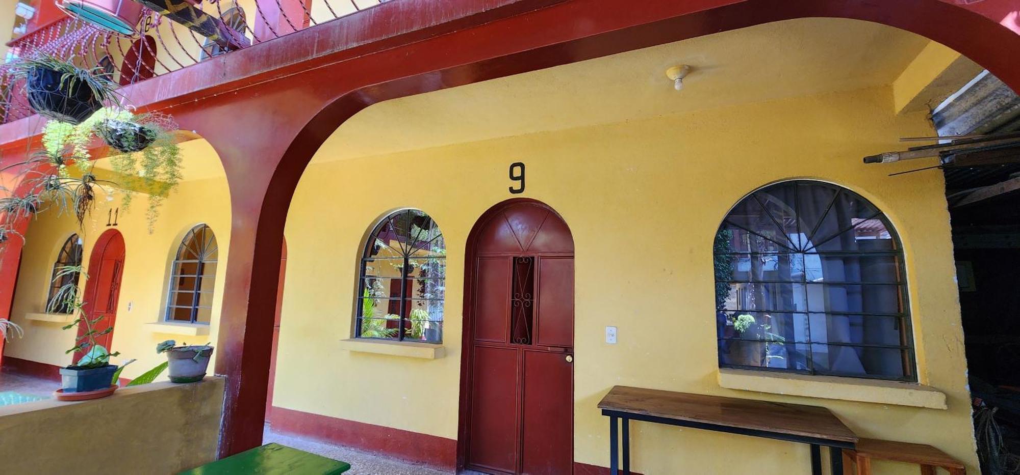 Hospedaje Santo Domingo Panajachel Exterior foto