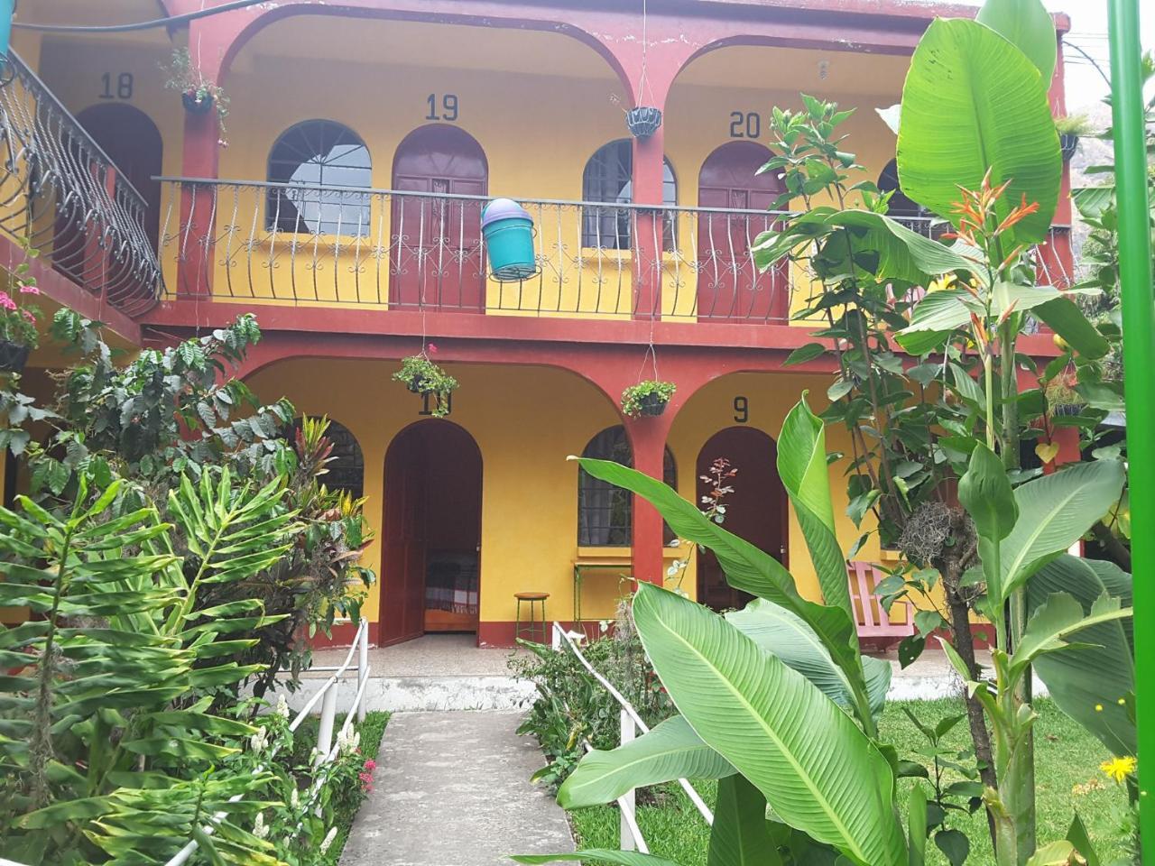 Hospedaje Santo Domingo Panajachel Exterior foto