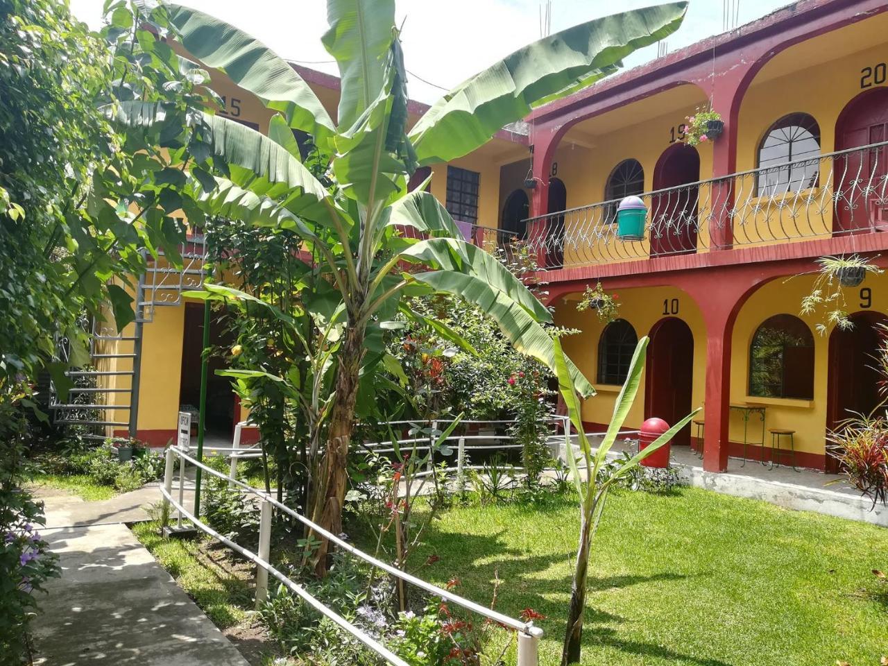 Hospedaje Santo Domingo Panajachel Exterior foto